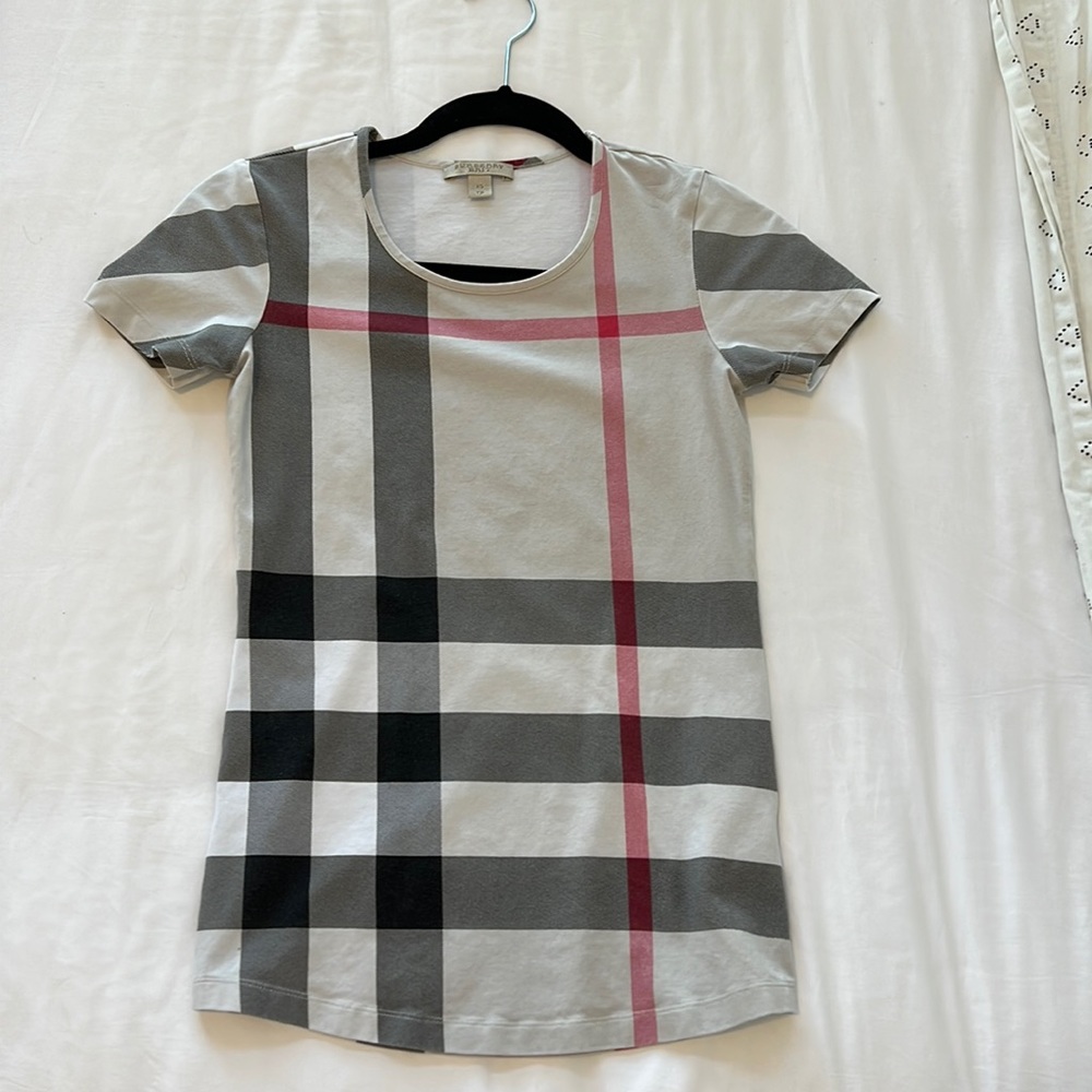 Wonderful shirt Burberry like new